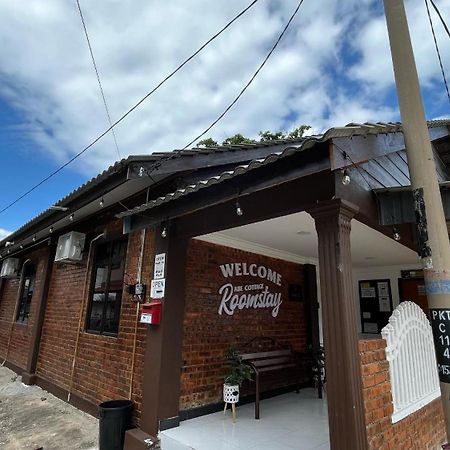 Roomstay By Abe Cottage Kampung Kuala Besut Exterior photo
